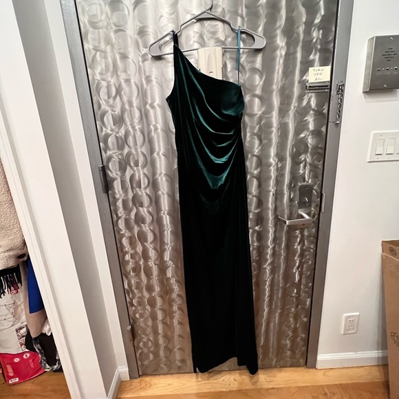 Revelry Jade Velvet Dress- Emerald, size 6 (**has not been altered**) EUC - Picture 3 of 9